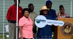 Small Business software In Gadsden Fl Dans Gadsden County Presents Keys to Three New Homeowners