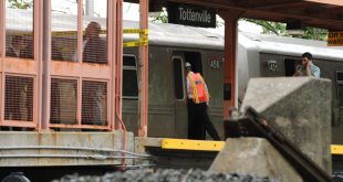 Staten island Car Accident Lawyer Dans 2 Workers Injured 1 Car Derails In Staten island Railway Accident