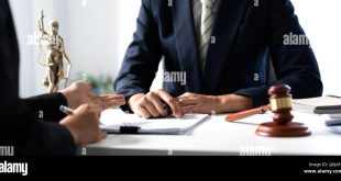 Personil Injury Lawyer In Custer Id Dans Lawyer Courtroom Hi-res Stock Photography and Images - Alamy