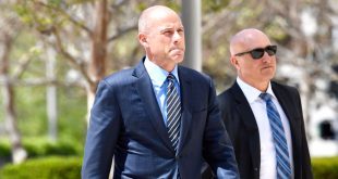 Orange County Federal Crimes Lawyer Dans Michael Avenatti Heckled at California Federal Court Arraignment as