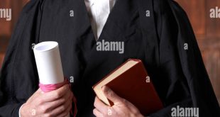 Personil Injury Lawyer In Coshocton Oh Dans Court Defendant Hires Stock Photography and Images Alamy